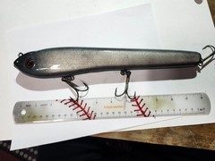 Musky Lure 12&Prime; wood Maker Unknown