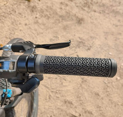 Ergonomic Rubber Bicycle Handlebar MTB Mountain Bike Grips Cycling Lock-On Ends