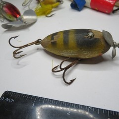 FISHING LURE UNKNOWN 2½ » WOOD FAT BOY BAIT GREEN & YELLOW PAINT LOSS