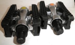 FP BLACK PLASTIC/STEEL BICYCLE PEDALS 9/16&Prime; W/REFLECTOR BIKE PARTS 178