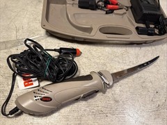 Rapala Corded Electric Fillet Knife PGEF1 Case 2 Blades, 120v & Battery Adapter