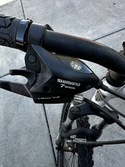 Trek 3700 Mountain Bike 26 in Wheels 17 in Frame 21-Speed V-Brake Kickstand