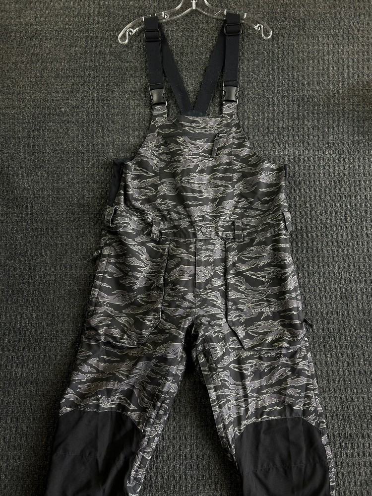Volcom Snowboarding Snow Bibs Overalls Tiger Camo L Modern Relaxed Vented Lined
