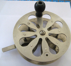 VINTAGE UNKNOWN MAKER UNUSUAL FISHING REEL IN GOOD USED CONDITION