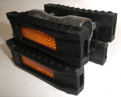 FP BLACK PLASTIC/STEEL BICYCLE PEDALS 9/16&Prime; W/REFLECTOR BIKE PARTS 178