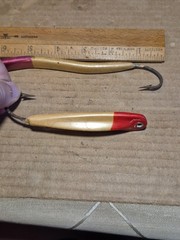 VINTAGE FISHING LURES UNKNOWN SINGLE HOOK RED & WHITE LEAD BODY