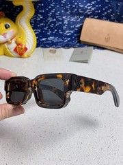 JACQUES Thick-Frame Sunglasses (Unisex)
