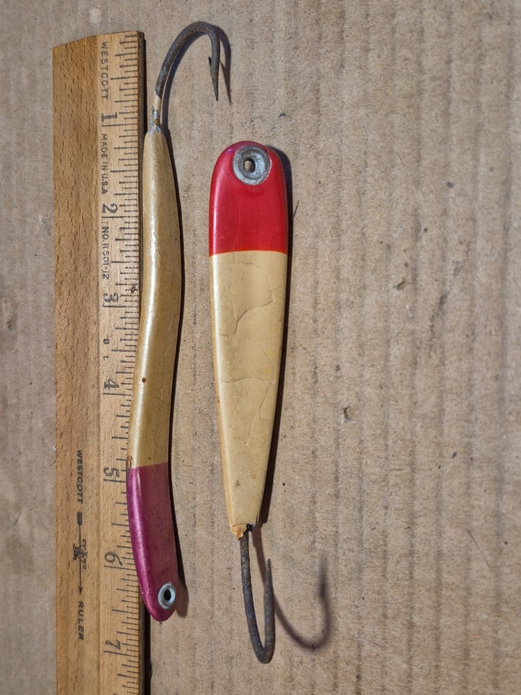 VINTAGE FISHING LURES UNKNOWN SINGLE HOOK RED & WHITE LEAD BODY