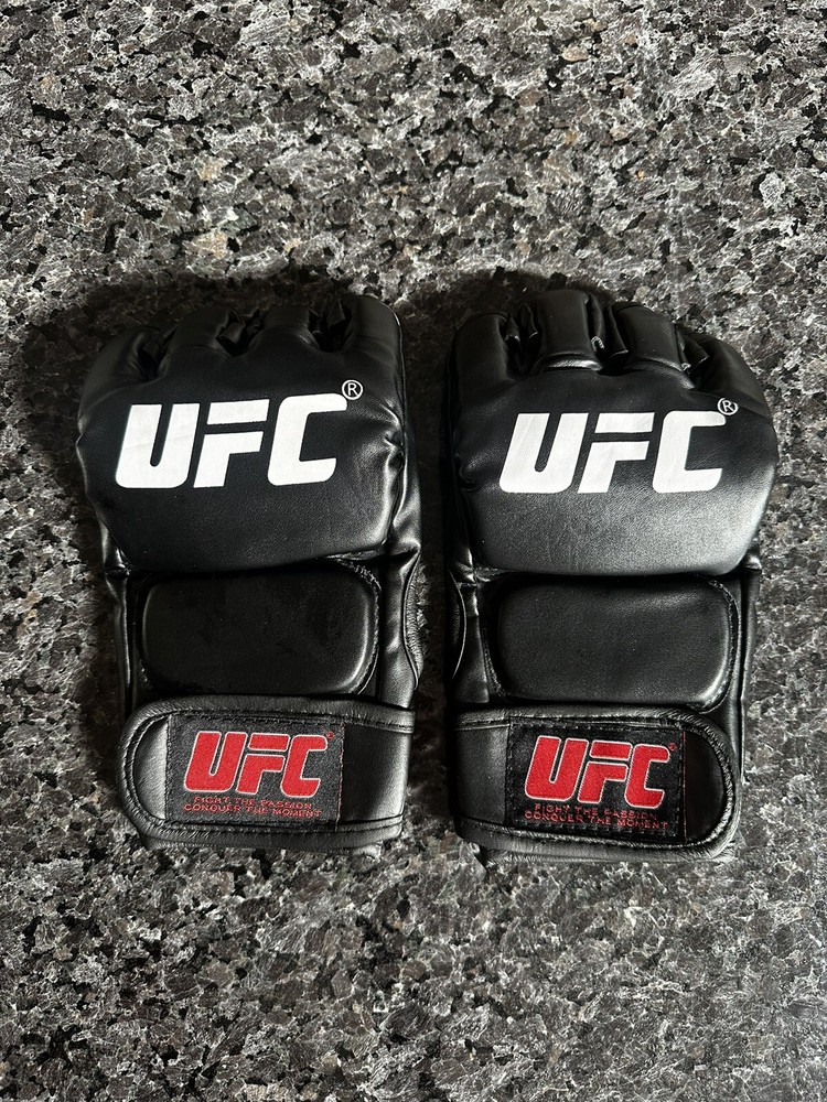 UFC MMA Fight Gloves Black One Pair – For Autographs – Ship from USA