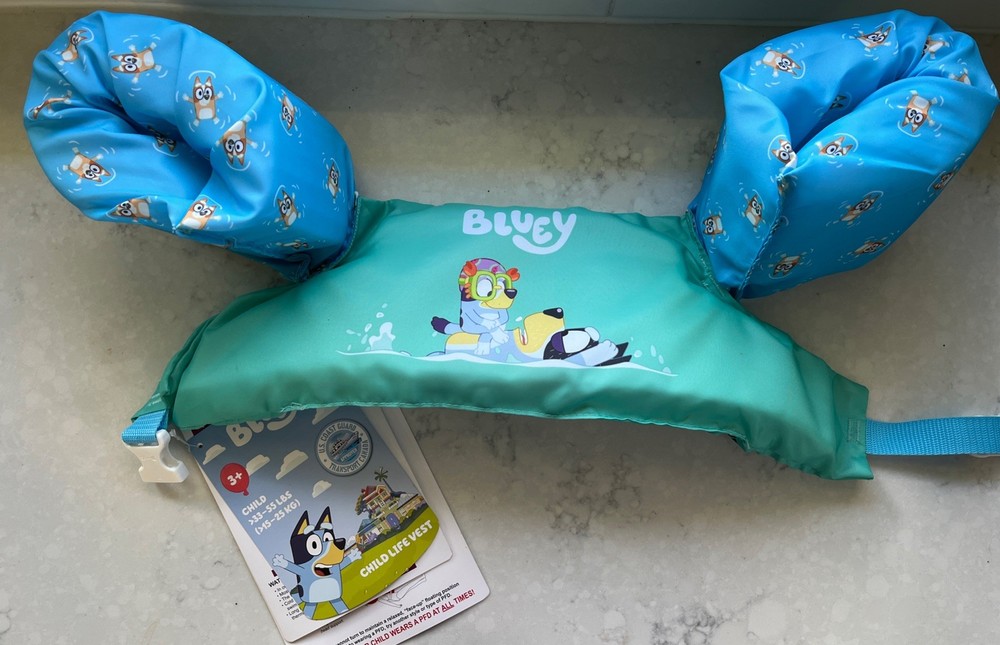 Bluey child Puddle Jumper Ages 3 And Up 33 To 55 Pounds