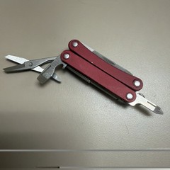 Leatherman Squirt PS4 RED – 8-in-1 Keychain Multi-Tool Discontinued (CODE15)