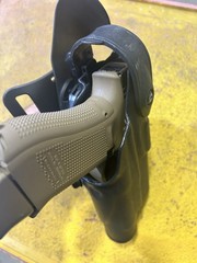 Safariland 6360 Lev3 STX Duty Holster Glock 17 19 19x 20 21 22 23 w/ Light RH