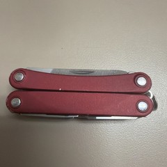Leatherman Squirt PS4 RED – 8-in-1 Keychain Multi-Tool Discontinued (CODE15)