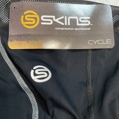 Skins C84001009 Women&rsquo;s Cycling Nylon/Elastane Shorts, Black/White Sz Small NWT