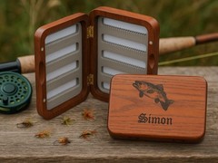 Personalised Wooden Fly Box 13×10×3 cm – Engraved Pocket Fly Fishing Angler Gift