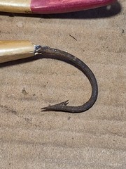 VINTAGE FISHING LURES UNKNOWN SINGLE HOOK RED & WHITE LEAD BODY