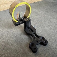 Generic 3 Pin Fiber Optic Bow Sight w/ Oversized Yellow Ring Guard – Used