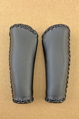 NEW! VINTAGE 135MM LONG ARTIFICIAL LEATHER BICYCLE HANDLEBAR GRIPS IN BLACK.