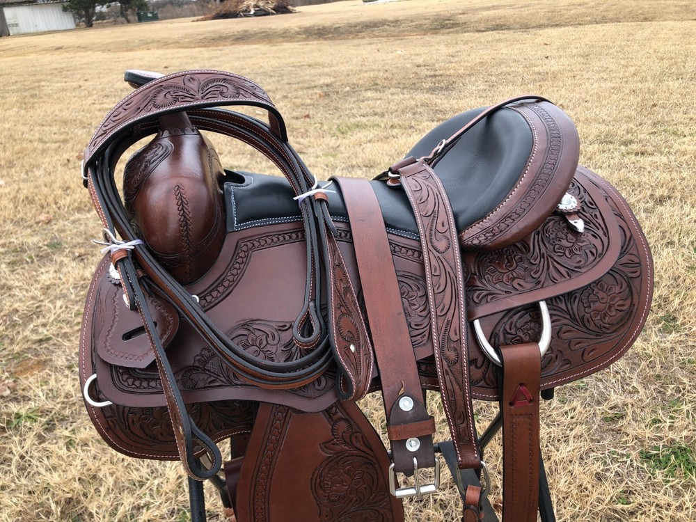 Adults Argentinian Western Trail/Pleasure Horse Saddle with Free Tack set