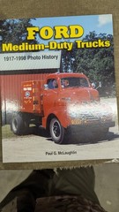 Automotive Book, Ford Medium-Duty Trucks Book