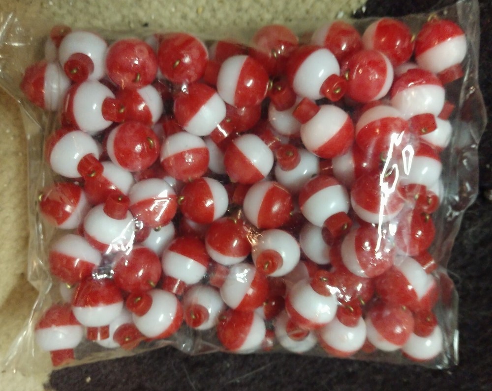 50 NEW FISHING BOBBERS SNAP-ON RED AND WHITE FLOATS 1/2&Prime; DIAMETER – USA SELLER